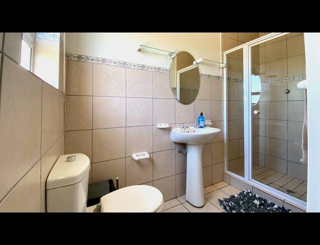 3 BEDROOM HOUSE FOR SALE IN GOLDEN MILE